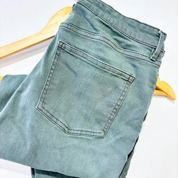 REITMANS High-Waisted Green Jeans (31P) – Petite Fit Denim * - Picture 10 of 10